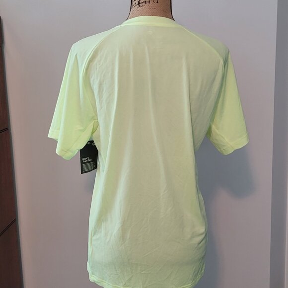 Gap Fit Alluring Yello Train Tee Shirt New with TAG! - Picture 3 of 12